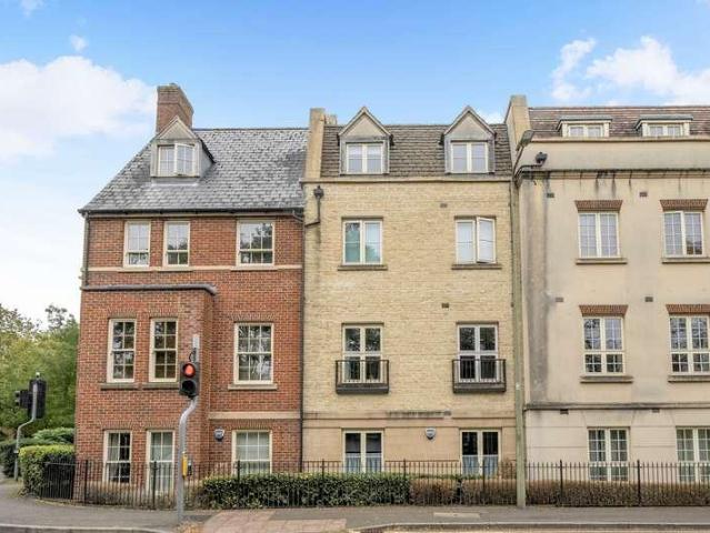 Flat for sale in Cogges, West Oxfordshire
