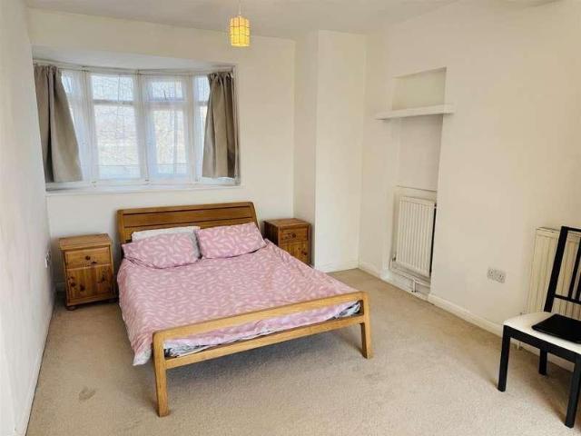 Flat for sale in Whitton, Greater London