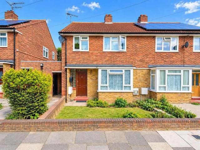 Flat for sale in London Borough of Ealing, Greater London