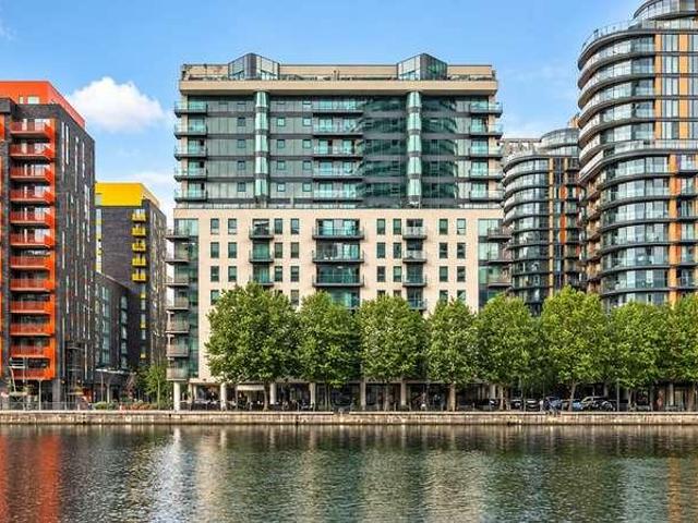 Flat for sale in Millwall, Greater London