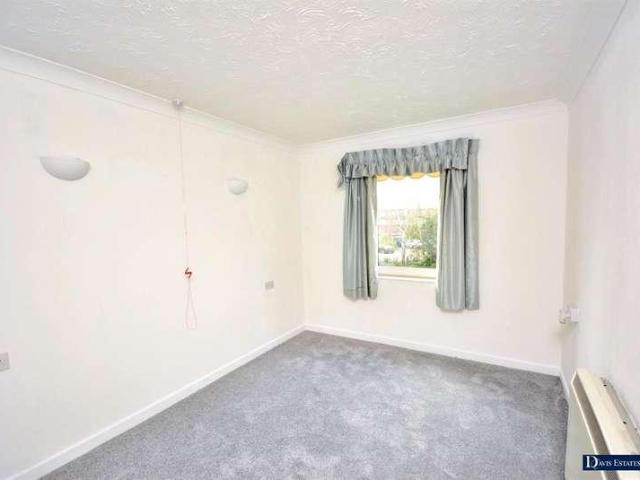 Flat for sale in Hornchurch, Greater London