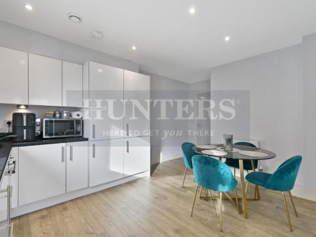 Flat for sale in London Borough of Hounslow, Greater London