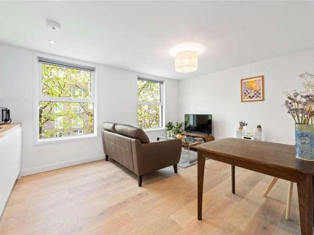 Flat for sale in London Borough of Lewisham, New Cross