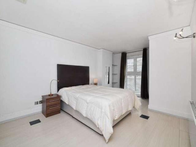 Flat for sale in Westminster, Greater London
