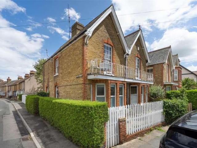 Flat for sale in The Bridge, Kent