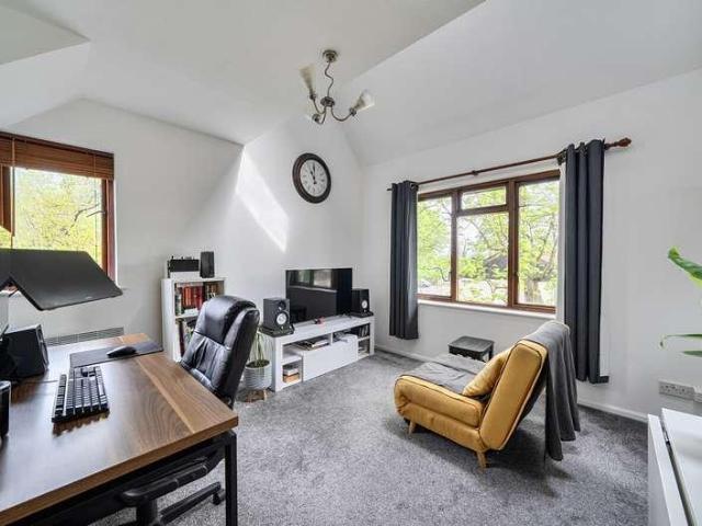 Flat for sale in Sheerwater, Woking
