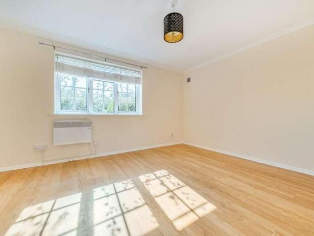 Flat for sale in Martin's Heron, Winkfield