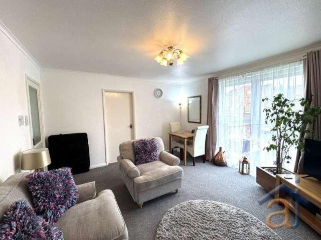 Flat for sale in Meols Cop, Southport