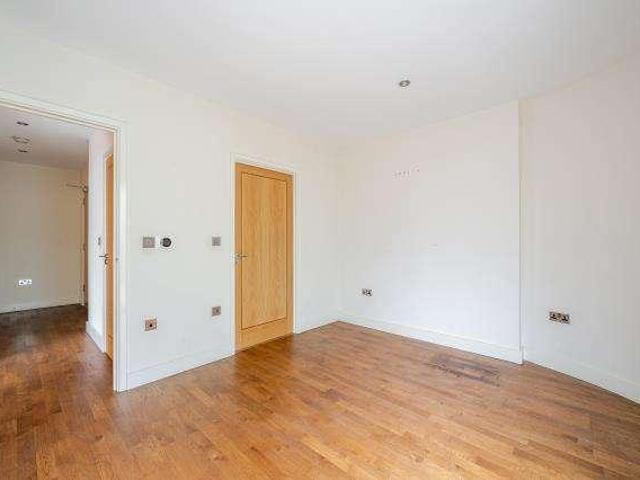 Flat for sale in Belsize Park, Greater London