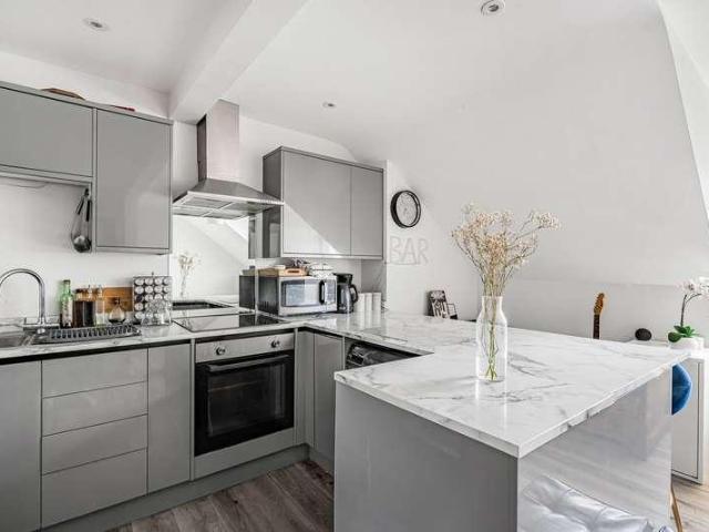 Flat for sale in Farnborough, Hampshire