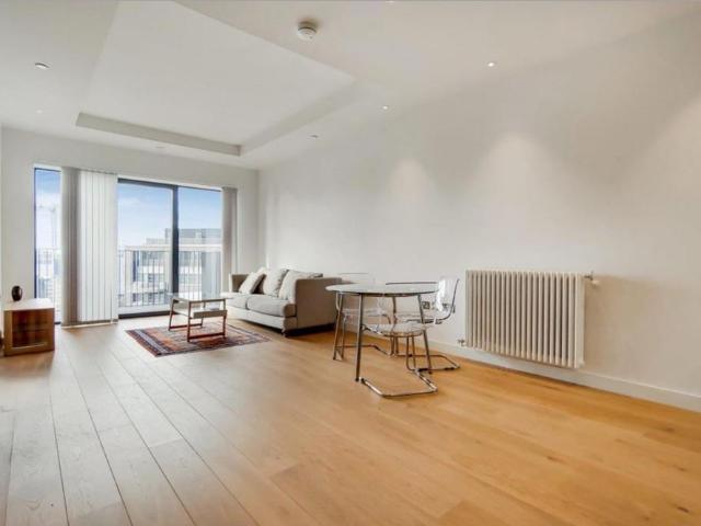 Apartment for rent in Poplar Grove, Greater London