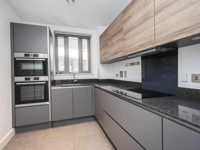 Flat for sale in E9, London