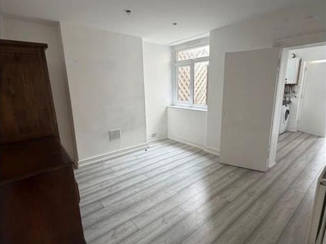 Apartment for rent in London Borough of Croydon, Waddon