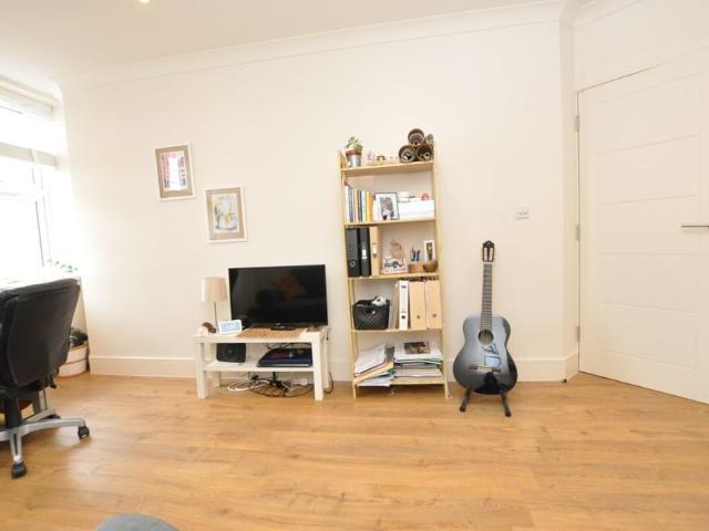 Apartment for rent in Finchley, Isle Of Man