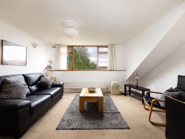 Apartment for rent in Queen's Park, Greater London