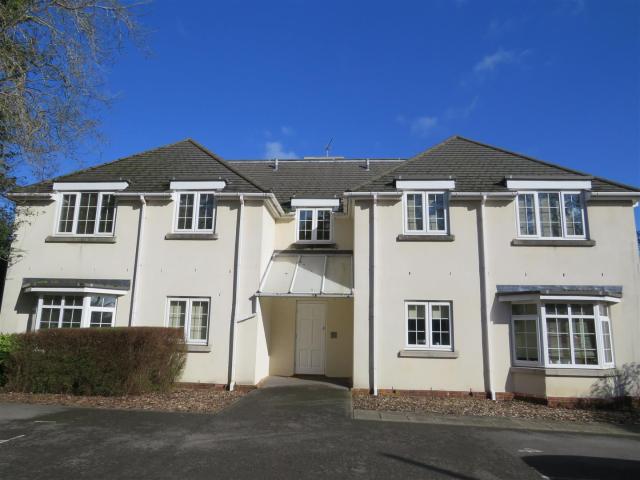 Apartment for rent in Lowford, Helford