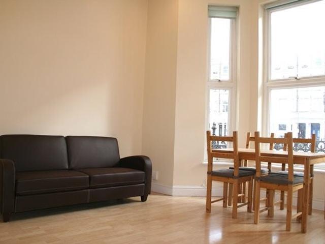 Apartment for rent in West Kensington, Greater London