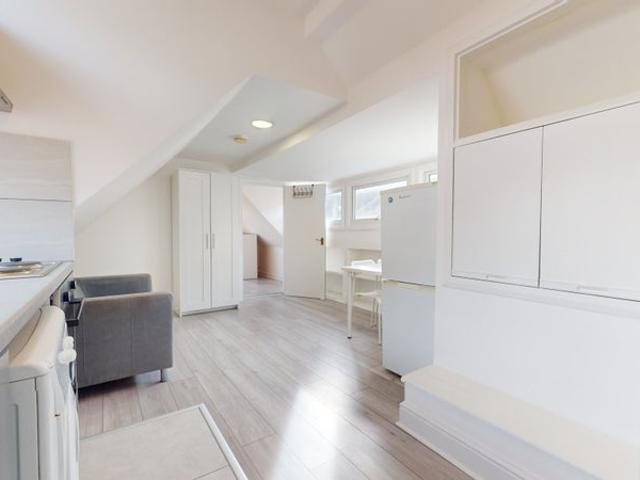 Apartment for rent in Mapesbury, Greater London