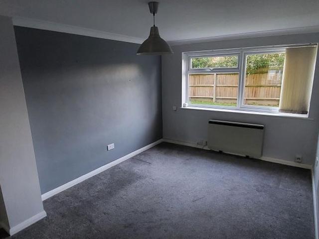 Apartment for rent in Roffey, Horsham