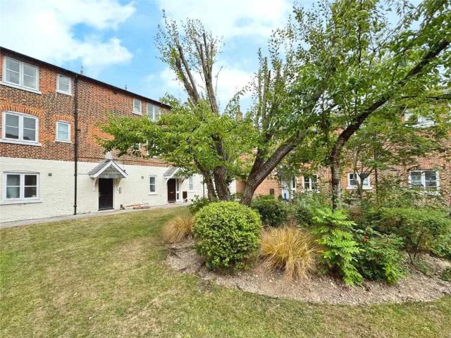 Flat for sale in Andover, Barton Stacey