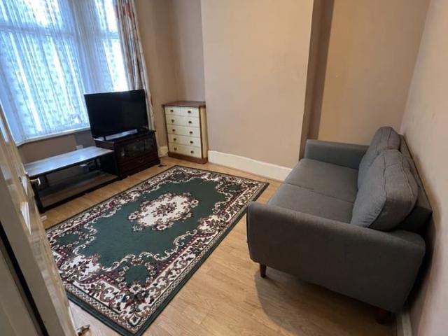 Apartment for rent in Plashet, Greater London