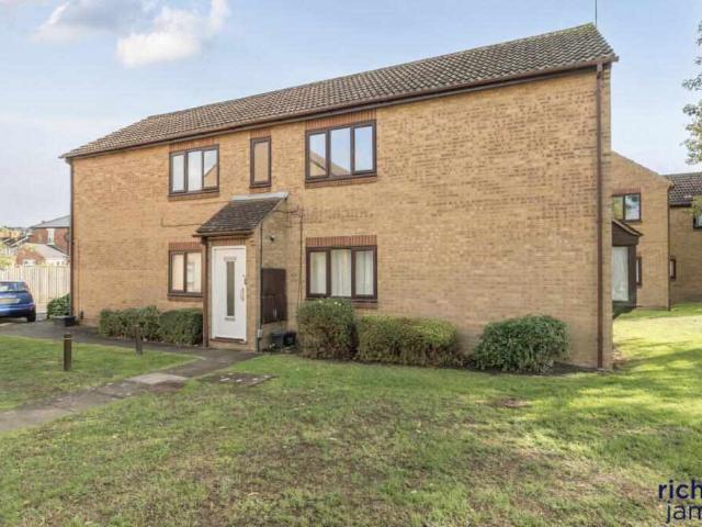 Flat for sale in Swindon