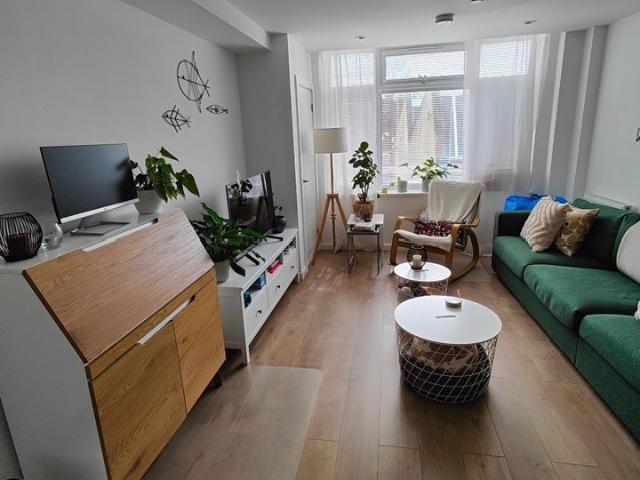 Apartment for rent in London Borough of Merton, Raynes Park