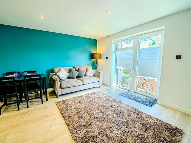 Apartment for rent in Kingswood