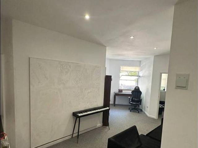 Apartment for rent in Poplar Grove, Greater London
