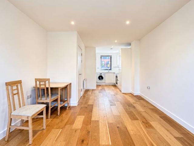 Apartment for rent in Browning Estate, Greater London