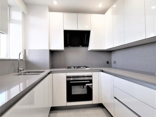 Apartment for rent in St. John's Wood, Cat Hill