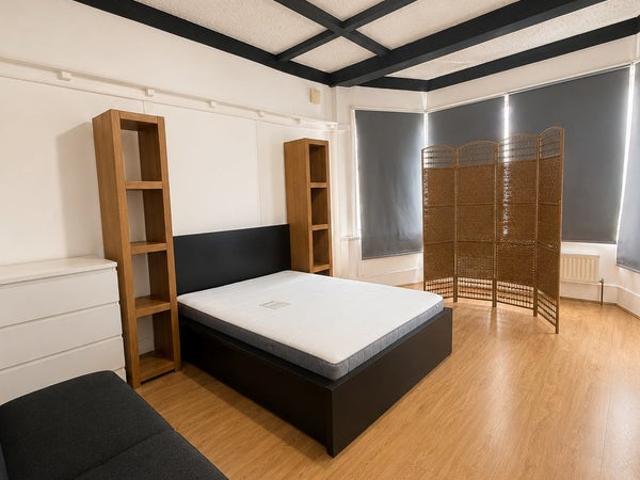 Apartment for rent in Brondesbury, Greater London