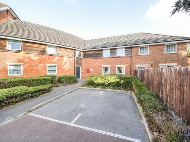 Flat for sale in Okus, Rodbourne