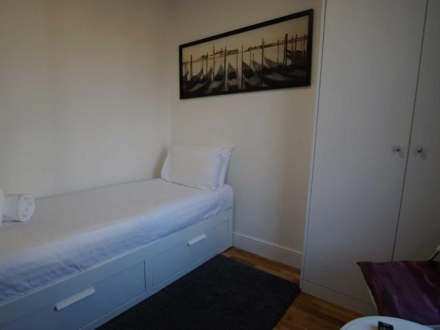 Room for rent in Lot's Village, Greater London