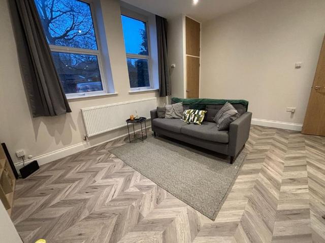 Apartment for rent in Lawnswood, Adel