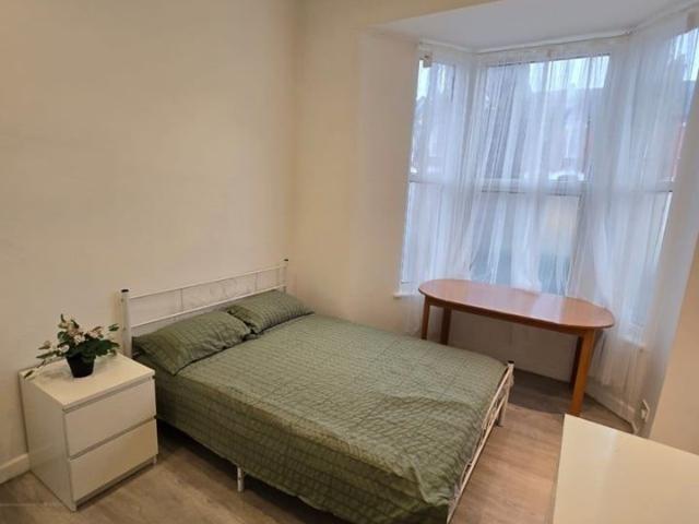 Apartment for rent in Plaistow, Greater London
