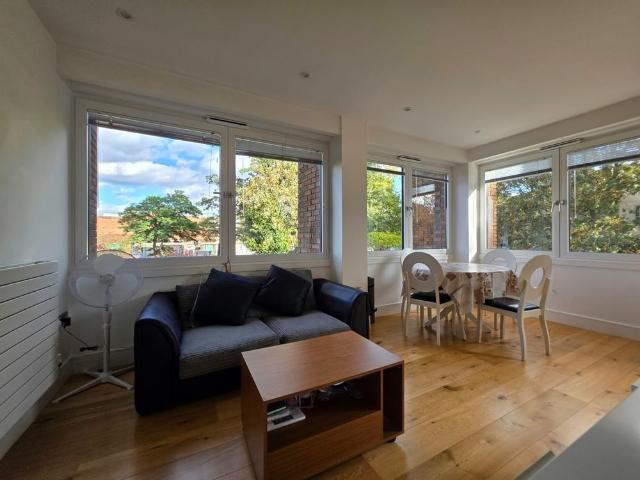 Apartment for rent in Mercator Estate, Greater London