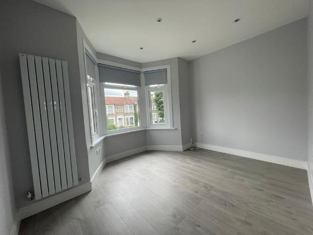 Apartment for rent in Gants Hill, Greater London