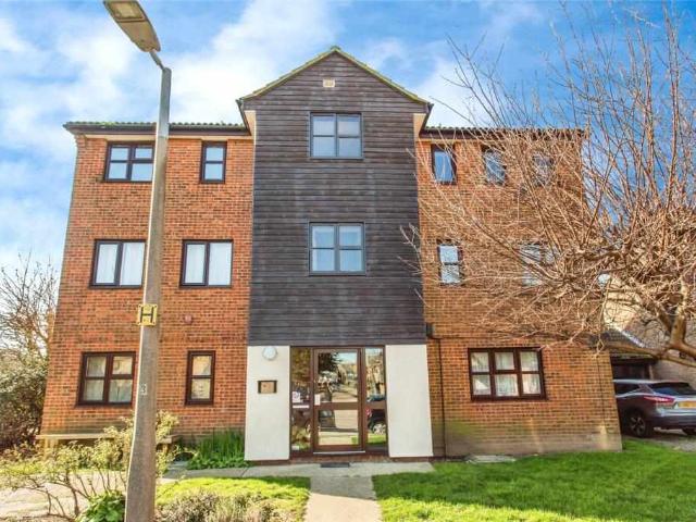 Flat for sale in North Shoebury, Alton Barnes