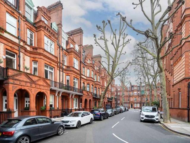 Flat for sale in SW1W, London