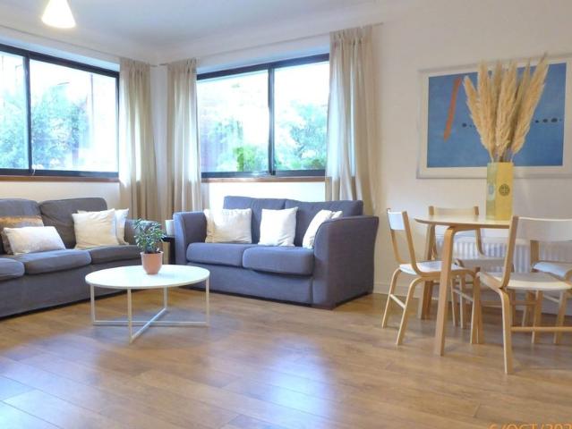 Apartment for rent in West Kensington, Greater London