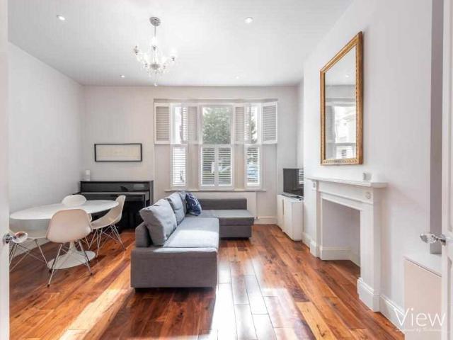 Flat for sale in London, Greater London