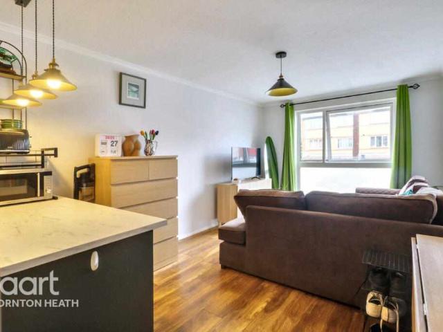 Flat for sale in London, Isle Of Man