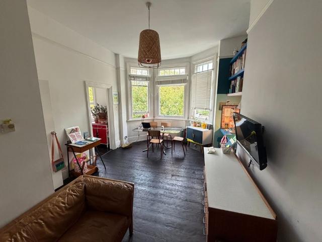 Apartment for rent in Blenheim Gardens Estate, Greater London