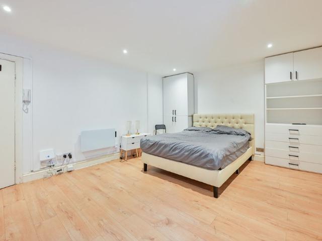Apartment for rent in Kensal Town, Bayswater