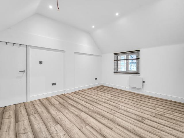 Apartment for rent in Holloway Hill, Fole