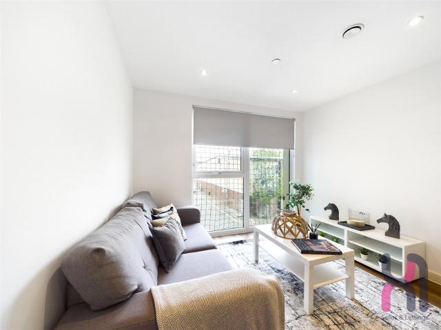 Apartment for rent in Hallen, The Haw Wood