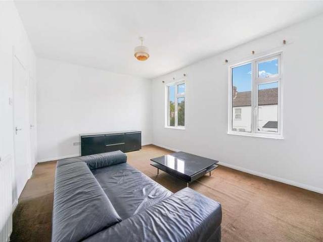 House for rent in College Park, Greater London