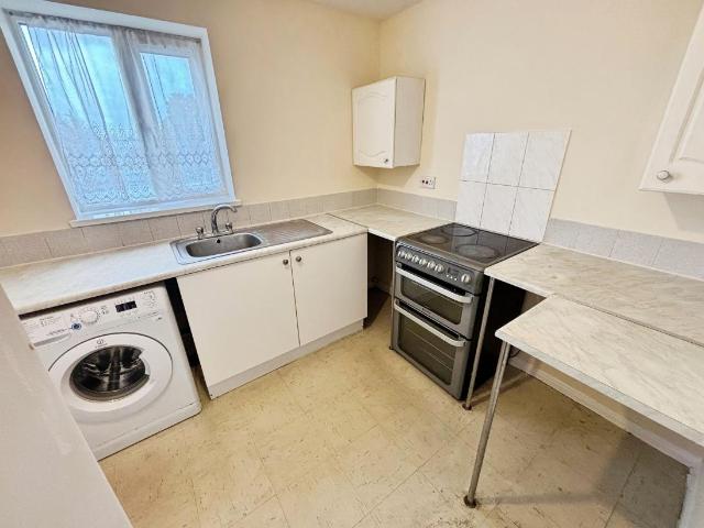Apartment for rent in Thames View, Greater London