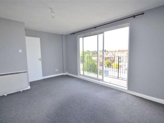 Apartment for rent in Motspur Park, Greater London